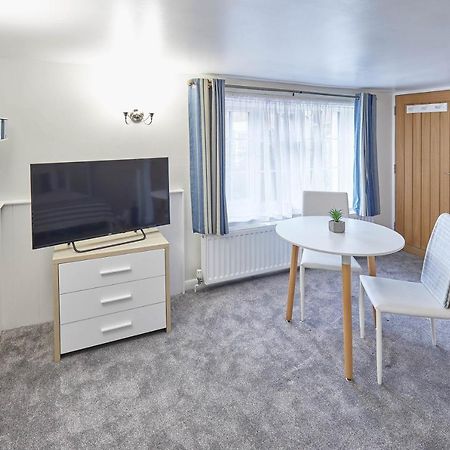 Host & Stay - Princess Place Studio Whitby Buitenkant foto
